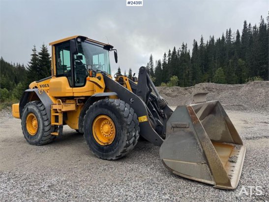 Volvo L90F Wheel Loader w/ Bucket and Pallet Forks – Low 10140 2008 2 Wheel Loaders