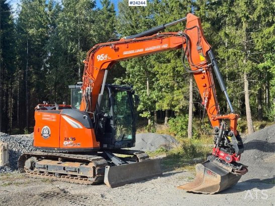 Hitachi ZX95US-7 Excavator w/ Rototilt w/ grab – 2 buckets ZX95US-7 Excavator w/ Rototilt w/ grab – 2 buckets 2024 2 Crawl...
