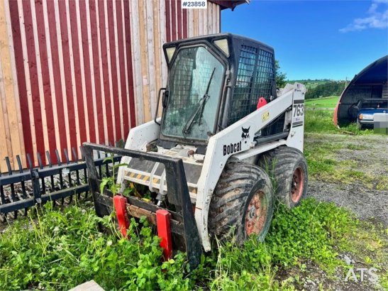 Bobcat 763 Skid-Steer Loader with Bucket, Grapple and Pal 763 Skid-Steer Loader with Bucket, Grapple and Pal 2003 2 image 16