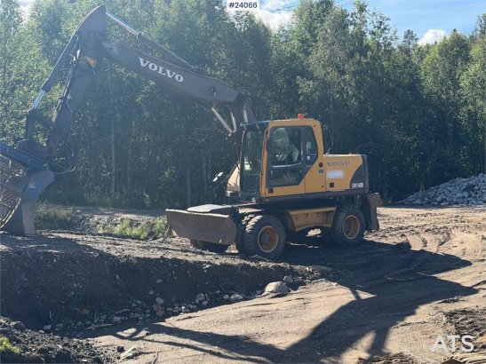 Volvo EW160B w/ rototilt and two buckets. WATCH VIDEO EW160B w/ rototilt and two buckets. WATCH VIDEO 2003 2 Wheeled Excav...