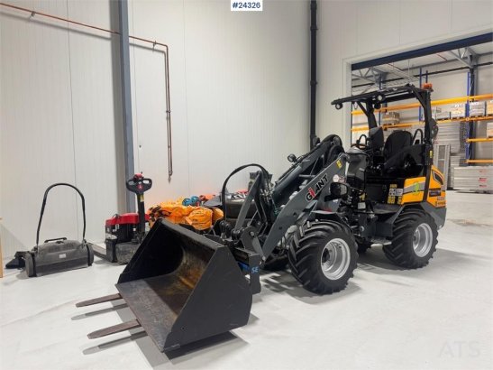 GiANT G2200 Wheel Loader w/ Pallet Forks and 2 Buckets – Giant G2200 Wheel Loader w/ Pallet Forks and 2 Buckets – 2021 2 W...