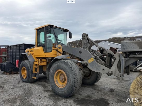 Volvo L90F wheel loader w/ Volvo gravel bucket. WATCH VI 10140 2011 2 Wheel Loaders image 16