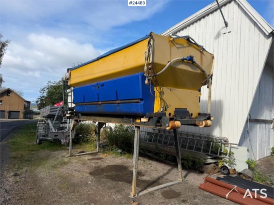 Stratos B90-42 sand spreader – 9 cubic meters Stratos B90-42 sand spreader – 9 cubic meters 2013 2