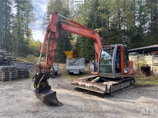 Hitachi ZX70 Excavator with Tiltrotator and 3 Buckets – On ZX70 Excavator with Tiltrotator and 3 Buckets – On 2004 2 Crawl...