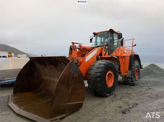 Doosan DL550-5 wheel loader with scale, bucket, and new t Doosan DL550-5 wheel loader with scale, bucket, and new t 2015 2...
