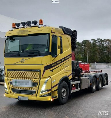 Volvo FH540 8x4 Tridem truck with 35 tm Hiab crane and 2 590 2022 2 Crane trucks