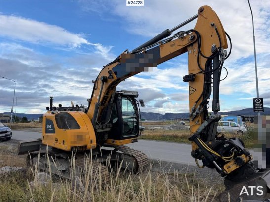 Liebherr R914 excavator with GPS, bucket, and tiltrotator. R914 excavator with GPS, bucket, and tiltrotator. 2019 2 Crawle...