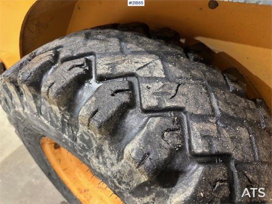 Mustang 220R compact loader w/leveling bucket and pallet f Mustang 220R compact loader w/leveling bucket and pallet f 2016...