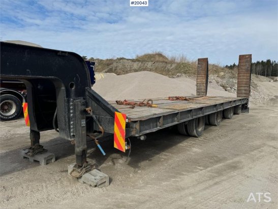 Vang SHSL 1111 Machine semi + hook frame with turntable VANG SHSL 1111 Machine semi + hook frame with turntable 1988 2 Low...