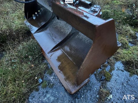 Hyundai Robex 210LC- 3H excavator. Replaced tracks 100 hou Robex 210LC- 3H excavator. Replaced tracks 100 hou 1997 2 Crawl...