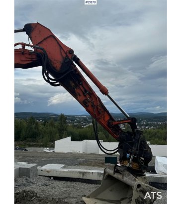 Hitachi ZX210LC-5B Tracked excavator w/ tilt, bucket and G ZX210LC-5B Tracked excavator w/ tilt, bucket and G 2013 2 Crawl...