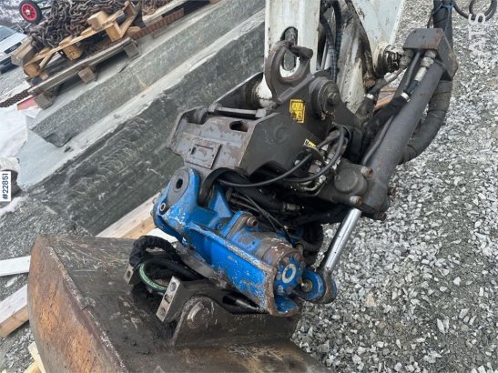 Takeuchi TB153FR excavator w/ 3 buckets and grapple cassett TB153FR excavator w/ 3 buckets and grapple cassett 2017 2 imag...