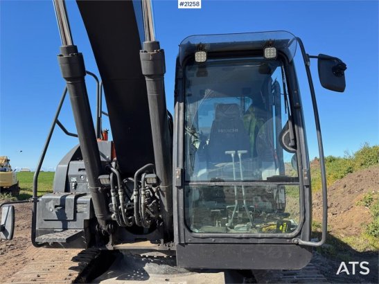 Hitachi ZX 190 LC-6 with Engcon rototilt og graveskuffe. ZX 190 LC-6 with Engcon rototilt og graveskuffe. 2018 2 Crawler E...