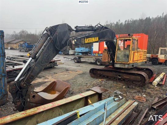Åkerman H10B crawler excavator with digging bucket. H10B crawler excavator with digging bucket. 2 Crawler Excavators image 55