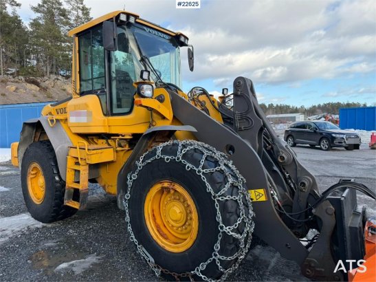 Volvo L90F wheel loader with a bucket 10140 2007 2 Wheel Loaders image 25