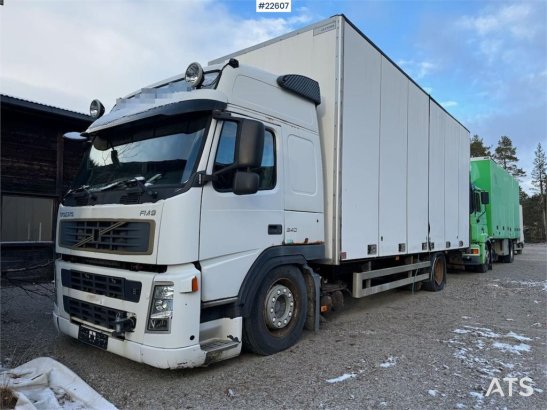 Volvo FM9 340 4x2 box truck with full side opening and t FM9 340 4x2 box truck with full side opening and t 2005 2 image 100