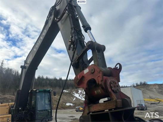 Volvo EC240CL crawler excavator w/ two buckets and power EC240CL crawler excavator w/ two buckets and power 2008 2 Crawler...