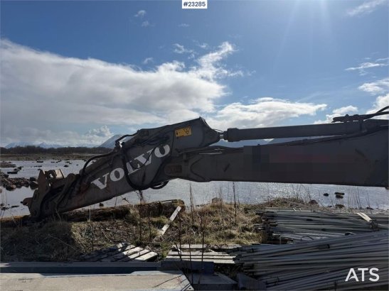 Volvo EC460LC excavator w/ 2 buckets and long boom EC460LC excavator w/ 2 buckets and long boom 2001 2 image 10