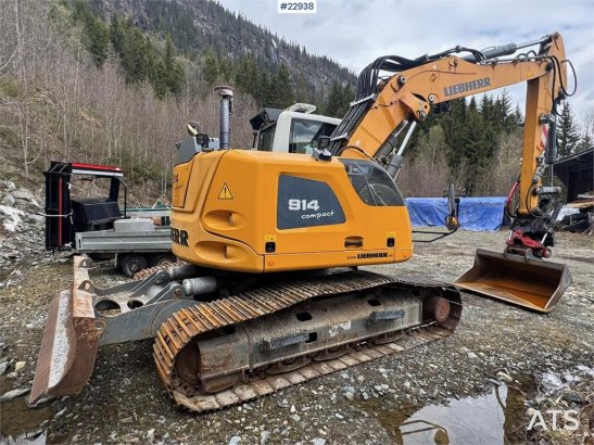 Liebherr R914 Compact crawler excavator with VA boom, 2 buc R914 Compact crawler excavator with VA boom, 2 buc 2018 2 Craw...