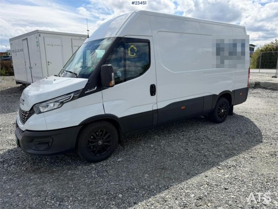 Iveco 35S16 4x2 4-pallet van with 1 sliding door 35S16 4x2 4-pallet van with 1 sliding door 2020 2 Small Vans image 10