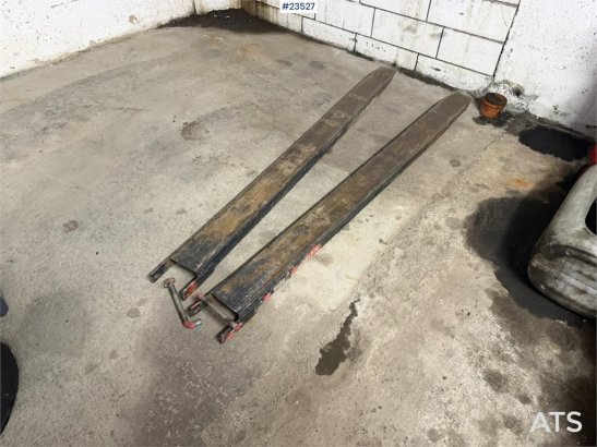 Toyota 02-8FDF25 with hydraulic side shift and fork widen 02-8FDF25 with hydraulic side shift and fork widen 2012 2 Forkli...