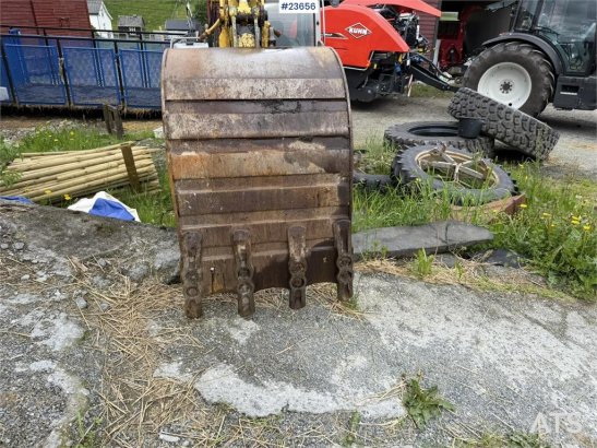 New Holland E70B SR-2 excavator with tooth bucket, gripper, na E70B SR-2 excavator with tooth bucket, gripper, na 2009 2 C...