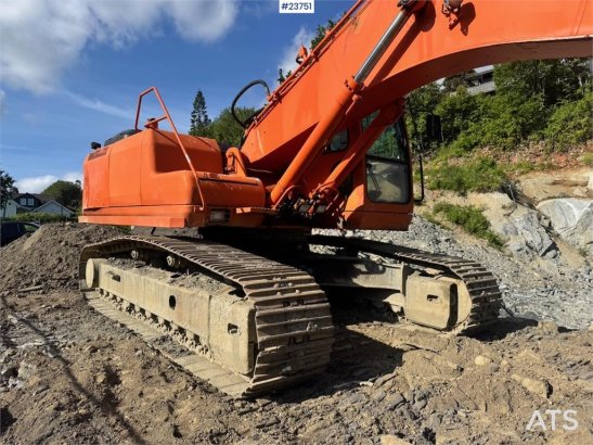 Daewoo S250LC-V Excavator with Digging Bucket WATCH VIDEO Daewoo S250LC-V Excavator with Digging Bucket WATCH VIDEO 2001 2...