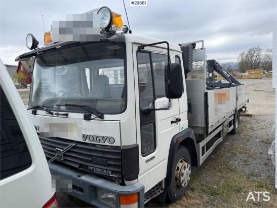 Volvo FL6 crane truck w/ 2000 HIAB 045 crane and two set FL6 crane truck w/ 2000 HIAB 045 crane and two set 1994 2 Crane t...