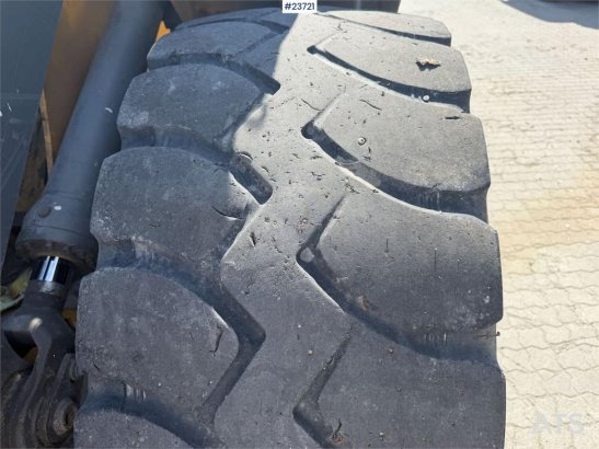Volvo L70F wheel loader w/ weight. WATCH VIDEO L70F wheel loader w/ weight. WATCH VIDEO 2008 2 Wheel Loaders image 10