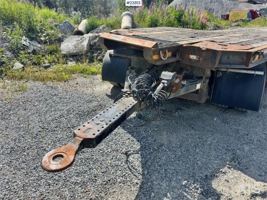 McCauley MAC machinery trailer with hydraulic loading ramps McCauley machinery trailer with hydraulic loading ramps 2011 2...