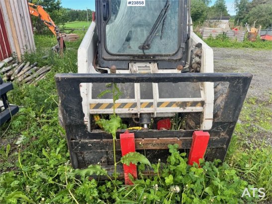 Bobcat 763 Skid-Steer Loader with Bucket, Grapple and Pal 763 Skid-Steer Loader with Bucket, Grapple and Pal 2003 2 image 10