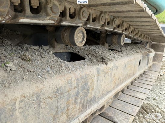 Kobelco Sk140SRLC-3 excavator equipped with a tooth bucket Sk140SRLC-3 excavator equipped with a tooth bucket 2015 2 Crawl...