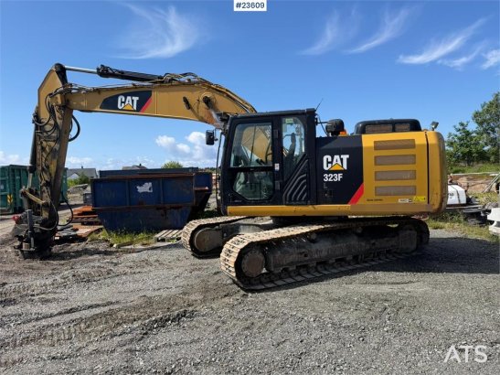 CAT 323FL with tilt and digging bucket 36 2018 2 Crawler Excavators image 10