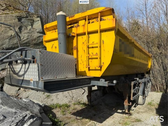 Maur Bilpåbygg 3-axle tipping semi-trailer for sale as a repair o Maur bilpabygg 3-axle tipping semi-trailer for sale as a...