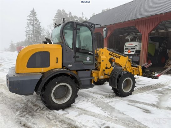 Günter Grossmann Ladowarka GG2500T telehandler with a bucket and l Günter Grossmann Ladowarka GG2500T telehandler with a b...