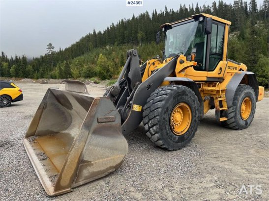 Volvo L90F Wheel Loader w/ Bucket and Pallet Forks – Low 10140 2008 2 Wheel Loaders image 10