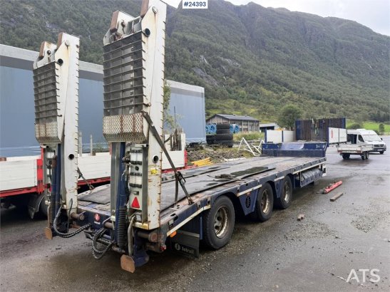 Istrail 3 akslet Low Loader Semi-Trailer with Hydraulic Ra Istrail 3 akslet Low Loader Semi-Trailer with Hydraulic Ra 2018...