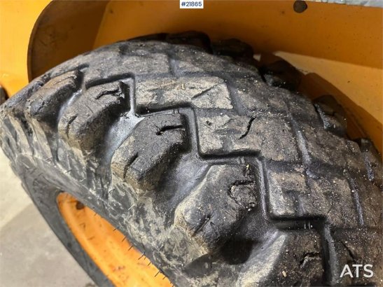 Mustang 220R compact loader w/leveling bucket and pallet f Mustang 220R compact loader w/leveling bucket and pallet f 2016...