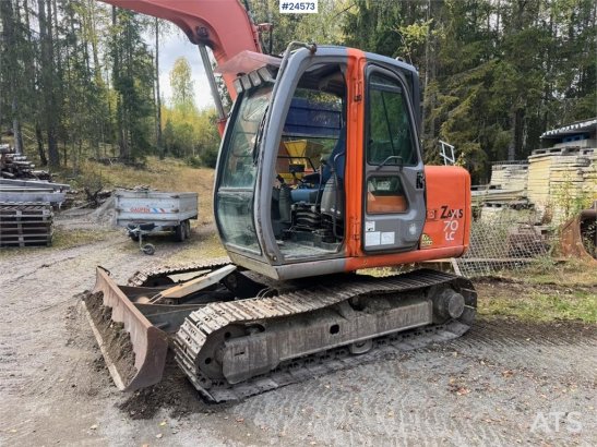Hitachi ZX70 Excavator with Tiltrotator and 3 Buckets – On ZX70 Excavator with Tiltrotator and 3 Buckets – On 2004 2 Crawl...