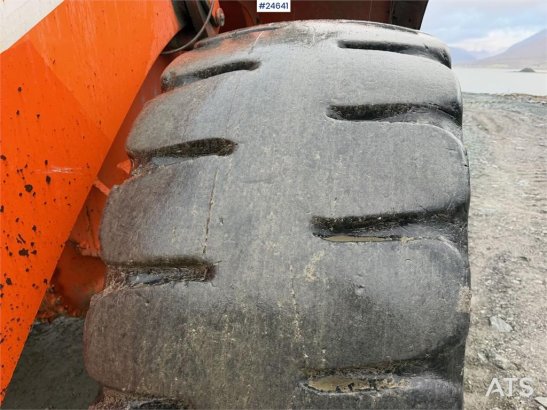 Doosan DL550-5 wheel loader with scale, bucket, and new t Doosan DL550-5 wheel loader with scale, bucket, and new t 2015 2...