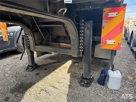 Istrail Machinery Semi-trailer w/ Hydraulic bridges. Istrail Machinery Semi-trailer w/ Hydraulic bridges. 2008 2 Lowloader...