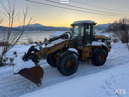 CAT 930G w/ bucket, pallet forks and scale. See hours! 930G w/ bucket, pallet forks and scale. See hours! 2005 2 Wheel Loa...