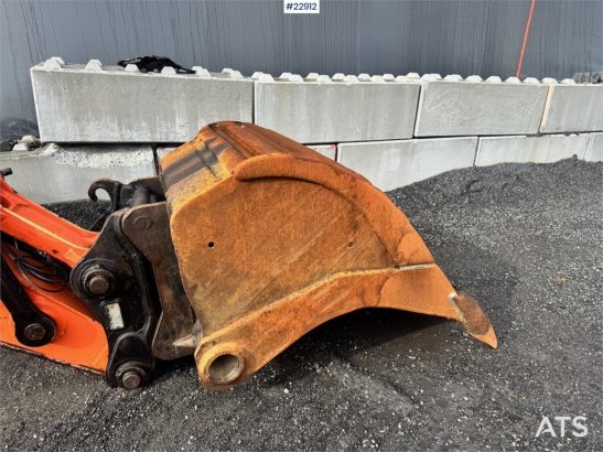 Hitachi ZX210LC-3 crawler excavator with digging bucket, g ZX210LC-3 crawler excavator with digging bucket, g 2008 2 Crawl...