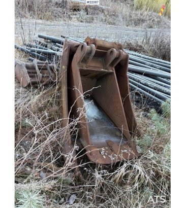 Hitachi ZX225USR – 2004-modell – Rototilt – 4 skuffer – I ZX225USR – 2004-modell – Rototilt – 4 skuffer – I 2004 2 Crawler...