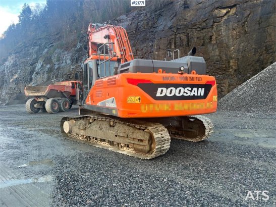 Doosan Dx300lc-5 Gravemaskin m/ rototilt og pusseskuffe Doosan Dx300lc-5 Gravemaskin m/ rototilt og pusseskuffe 2017 2 Cra...