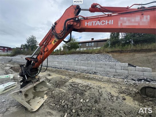 Hitachi ZX210LC-5B Tracked excavator w/ tilt, bucket and G ZX210LC-5B Tracked excavator w/ tilt, bucket and G 2013 2 Crawl...
