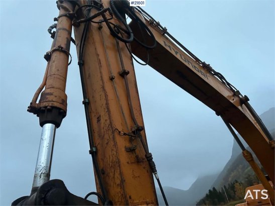 Hyundai Robex 210LC- 3H excavator. Replaced tracks 100 hou Robex 210LC- 3H excavator. Replaced tracks 100 hou 1997 2 Crawl...