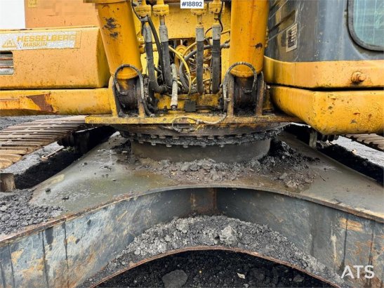 Komatsu PC240LC-6K Crawler Excavator w/ Digging Bucket. PC240LC-6K Crawler Excavator w/ Digging Bucket. 2001 2 Crawler Exc...