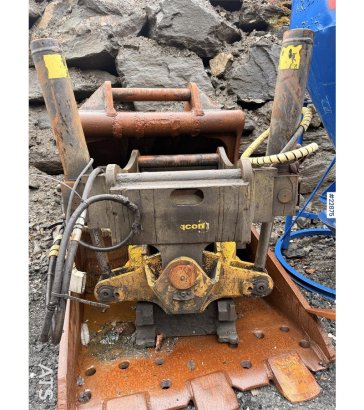 New Holland E265 Excavator with tooth bucket and defective rot E265 Excavator with tooth bucket and defective rot 2006 2 C...