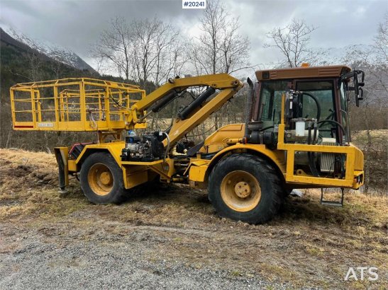 Hydrema 912B w/ 2007 Essverk Platform 912 lift with basket Hydrema 912B w/ 2007 Essverk Platform 912 lift with basket 2003...